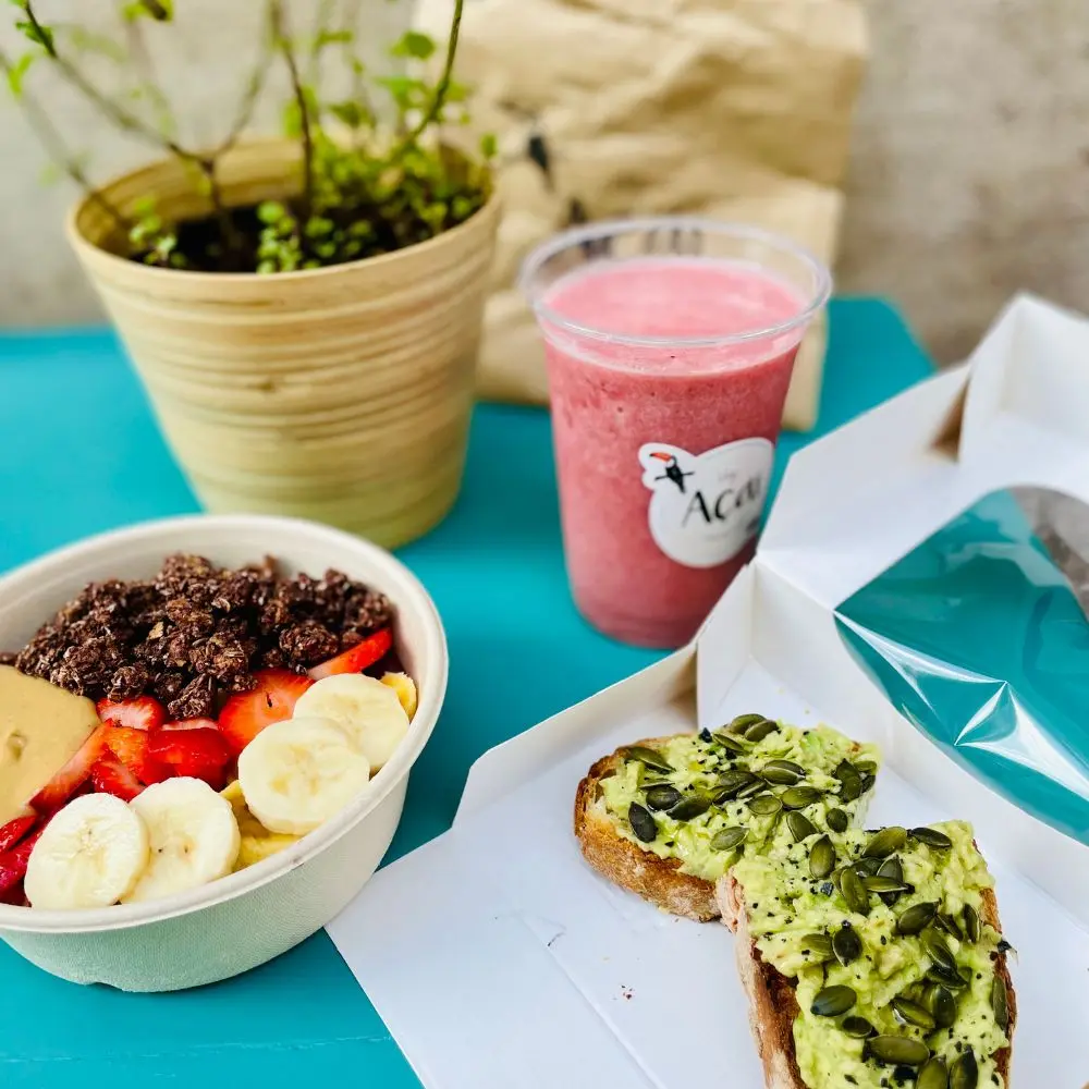 Acai bowl, smoothie and avocado toast at Very Açai in Rome Prati near the Vatican