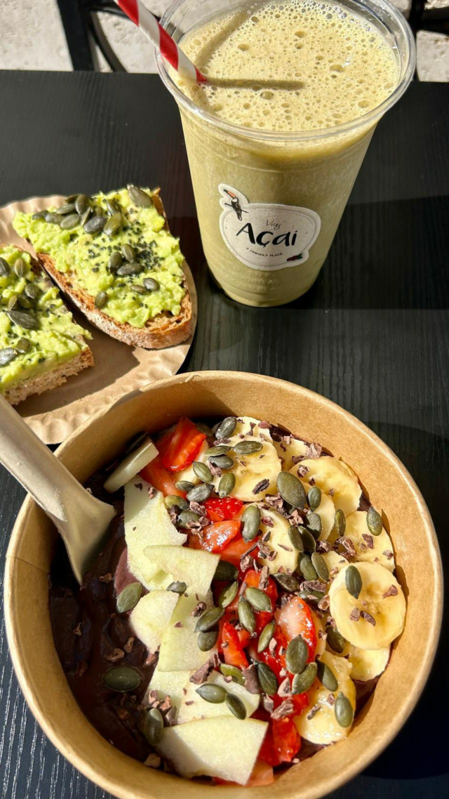 Un Superfood è un cibo supereroe! 🦸 Pieno  di nutrienti che ti fanno sentire imbattibile: vitamine, minerali, antiossidanti, e tanto altro. E se c’è una 👑Regina tra questi, è senza dubbio l’Açai:  piccola, potente, e pronta a dare una 🔥spinta extra alla tua salute, questa bacchetta magica tropicale è la fuoriclasse dei superfood!
🇬🇧🇬🇧🇬🇧
A Superfood is like a superhero food! 💥 Packed with nutrients that make you feel unstoppable: vitamins, minerals, antioxidants, and so much more. And if there's a Queen among them, it's definitely Açai! 👑 Small, mighty, and ready to give your health that extra boost, this tropical magic berry is the MVP of superfoods! 🌟